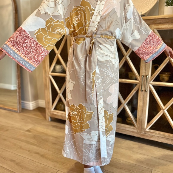 World Market Flower Robe - Picture 2 of 5